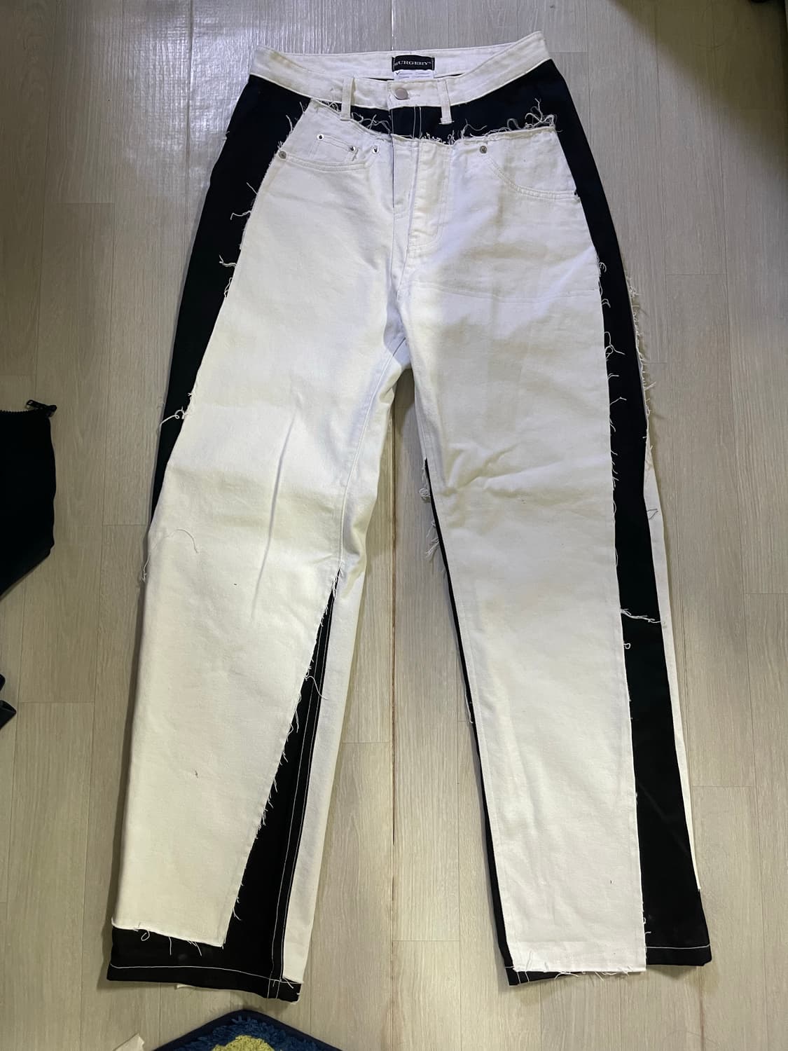 써저리 30도 화이트 블랙 진  상품이미지1