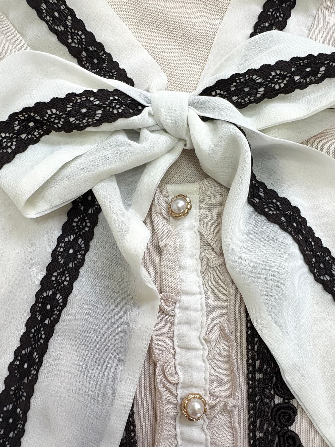 엑시즈팜 리본 베이지 라떼갸루 베이지 탑 M 상품이미지4