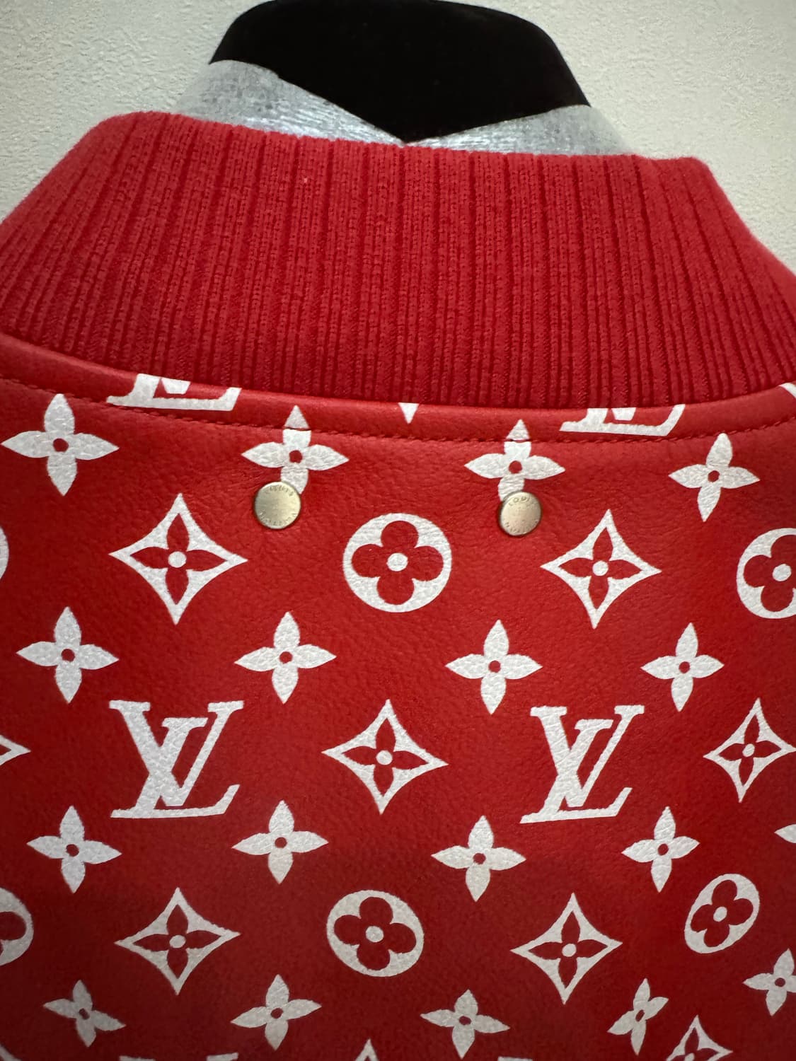 루이비통 슈프림 베이스볼 레더 자켓 상품이미지5