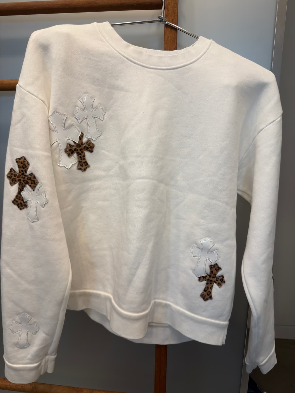 크롬하츠 레더 송치 패치 맨투맨 상품이미지1