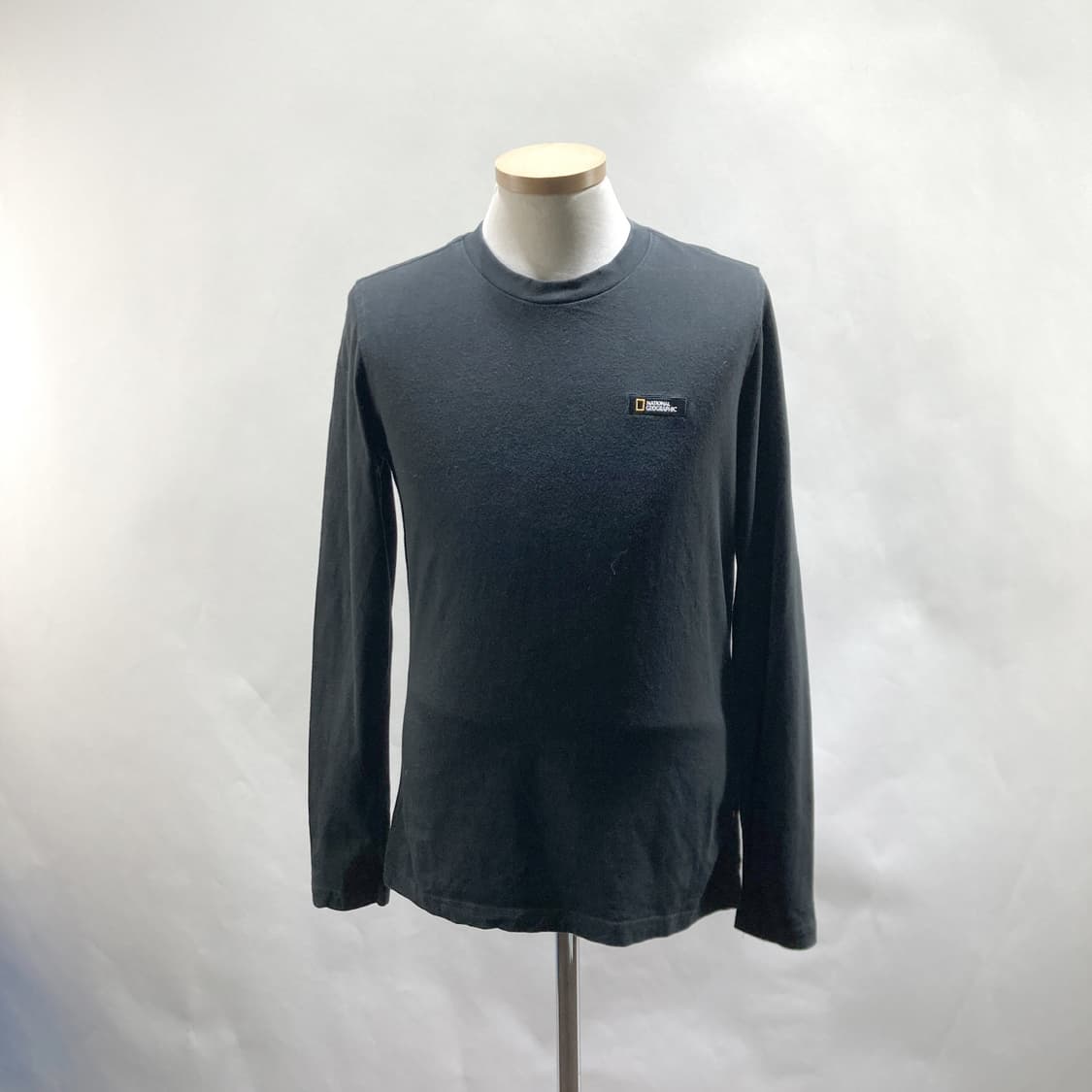 내셔널지오그래픽 남성라운드긴팔티 블랙 S 상품이미지1