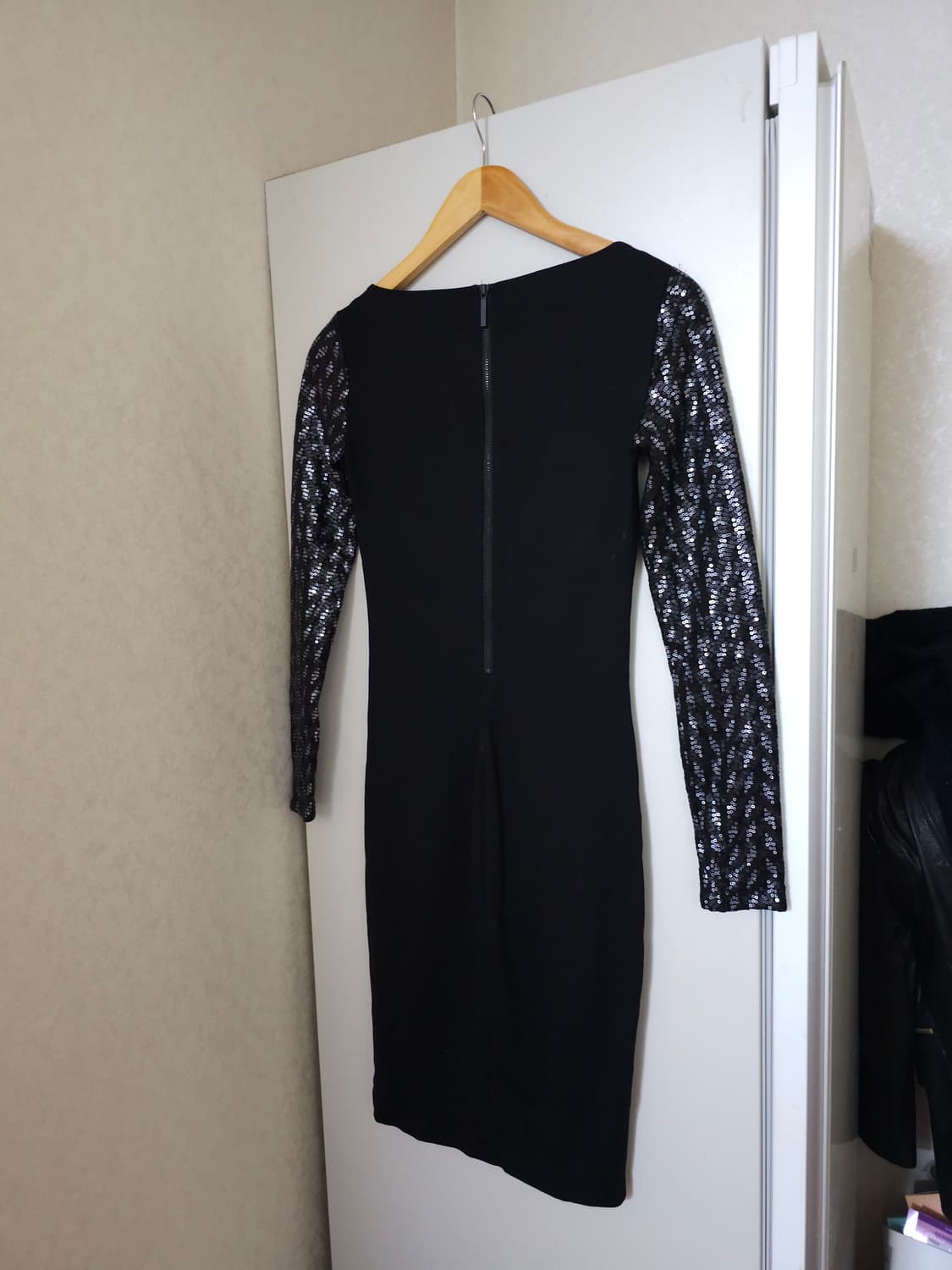 Armani Exchange 블랙 스팽글 원피스 S 상품이미지4