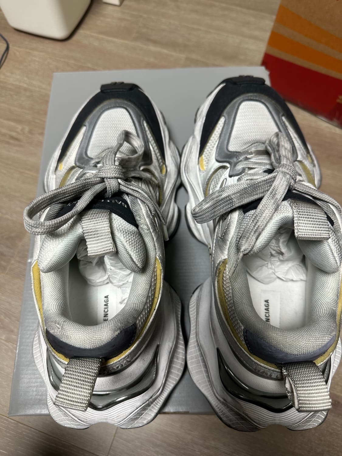 [42] 발렌시아가 카고 스니커즈 화이트 그레이 상품이미지5