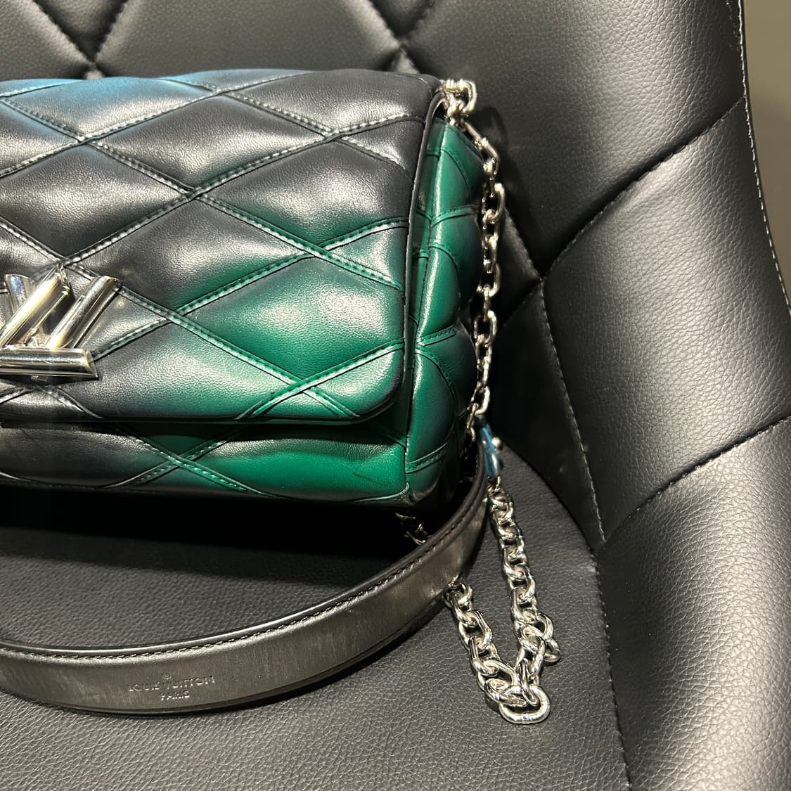 루이비통 GO-14 멀티컬러 퀼팅백 상품이미지4