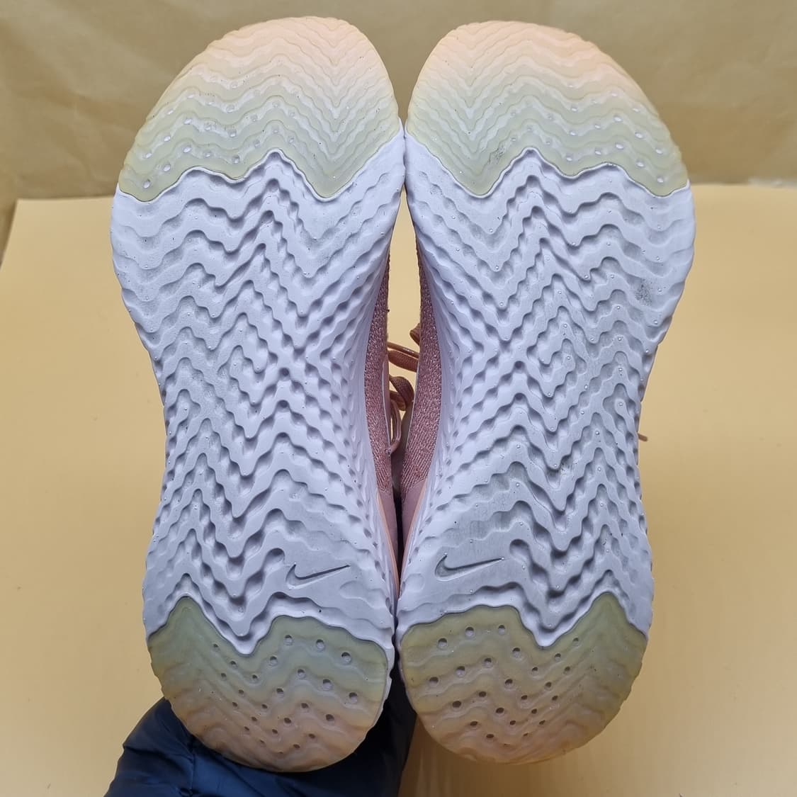 나이키 에픽 리액트 플라이니트 런닝화245  상품이미지3