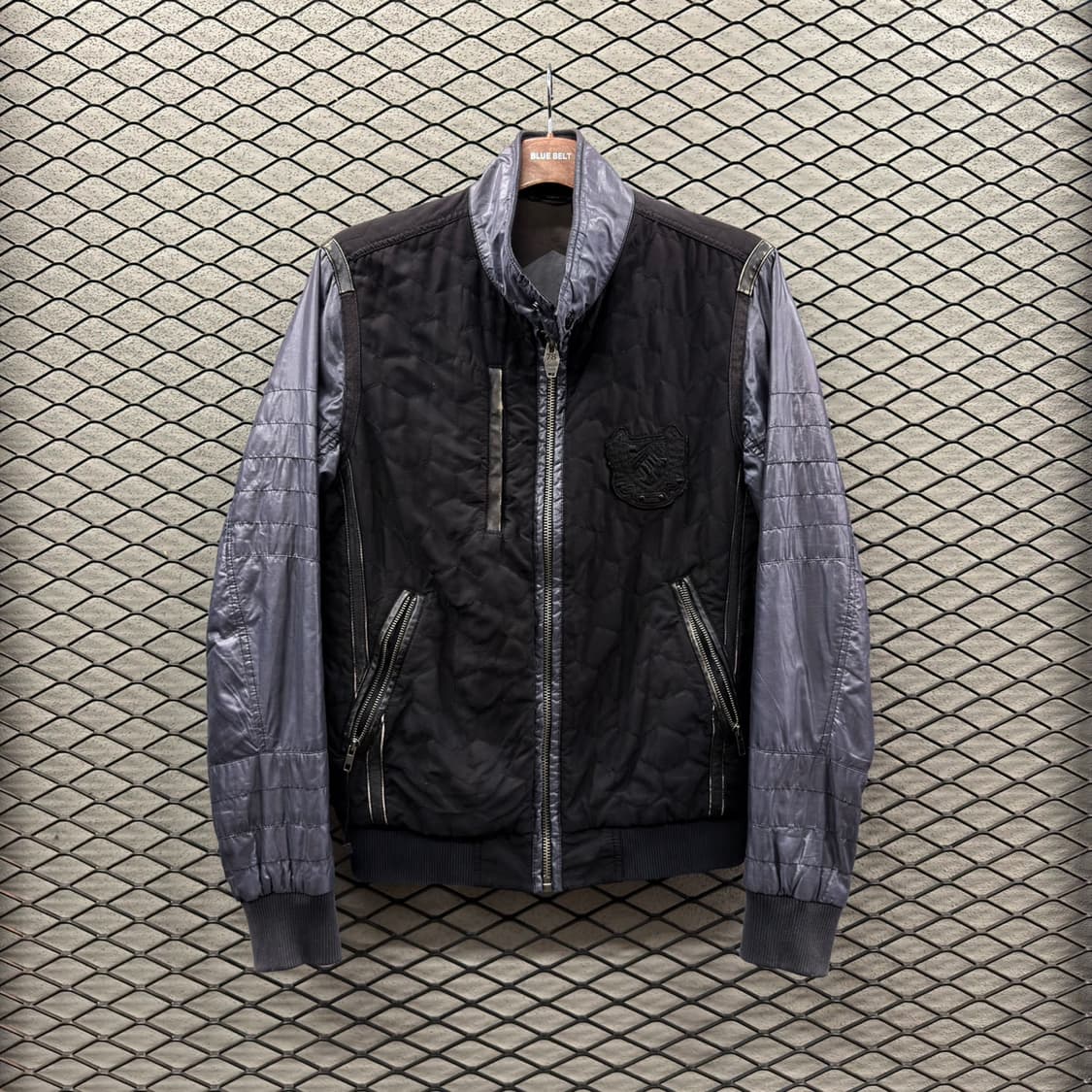 디젤 듀얼톤 블루종 자켓 퀼팅 샤이니 나일론 자수패치 디테일 블랙 상품이미지2