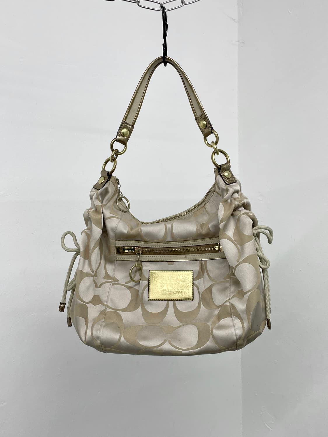 코치 자카드 셔링 호보백 상품이미지1