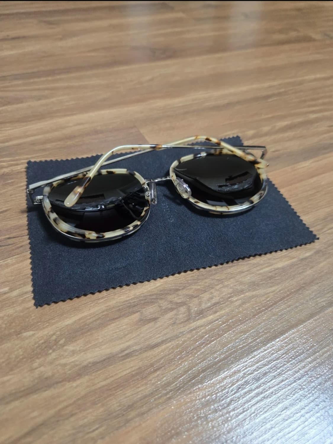 젠틀몬스터 선글라스 - 블러디하트2 S3 [정품] 상품이미지3