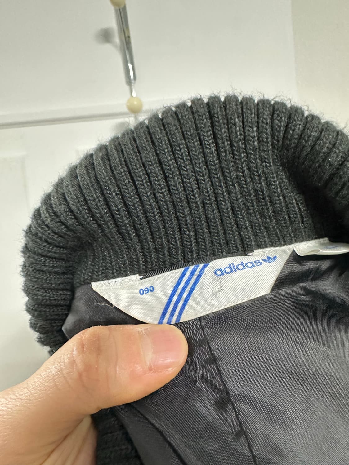 아디다스 크롭 봄버 상품이미지3