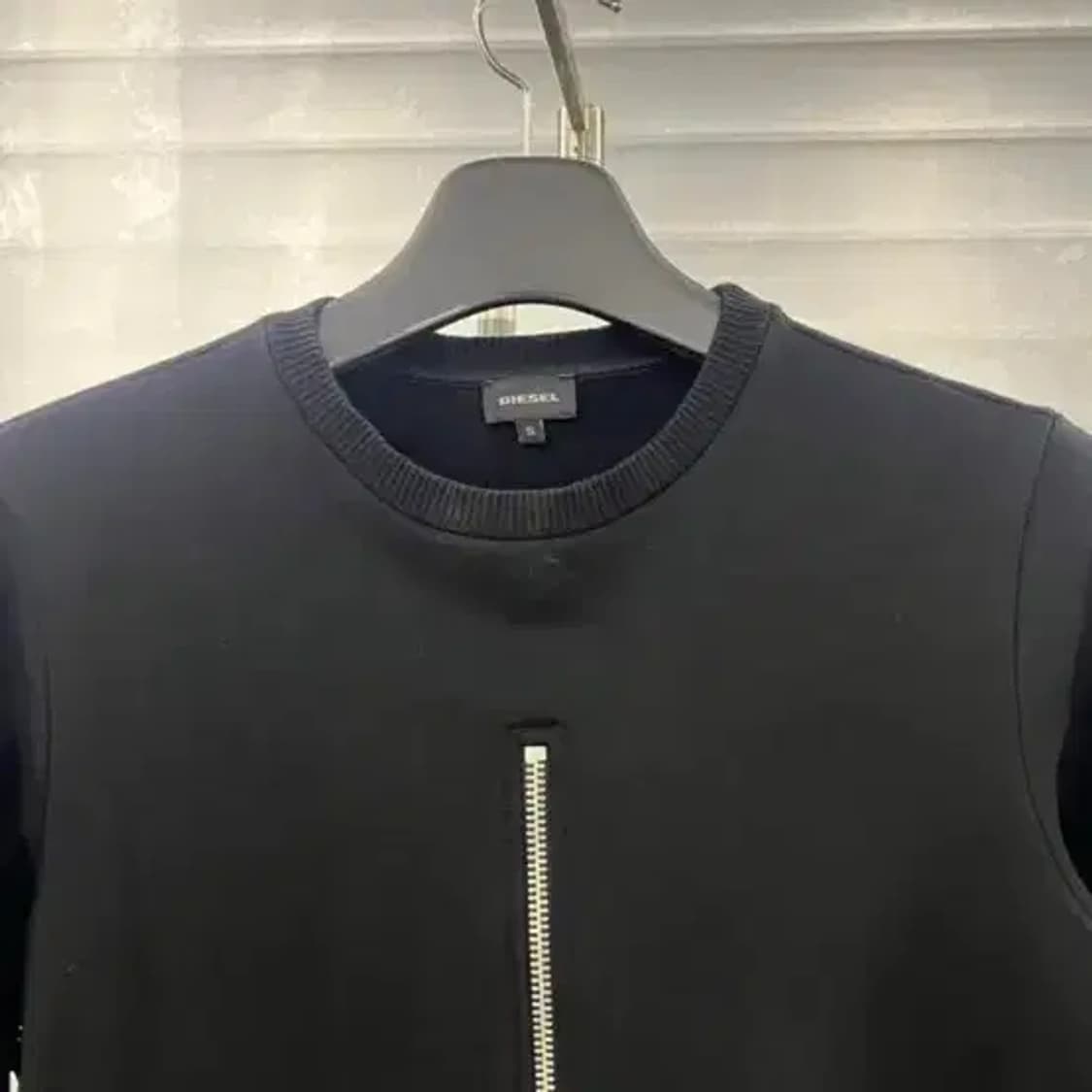 DIESEL 블랙 지퍼 맨투맨 S 90 상품이미지3