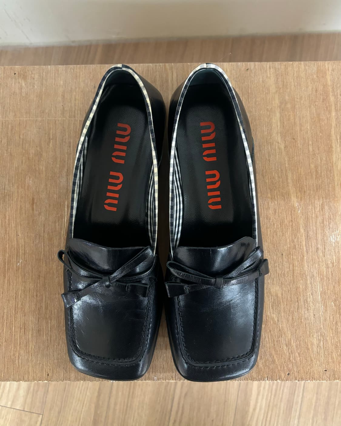 미우미우 블랙 스퀘어 토 로퍼 상품이미지7