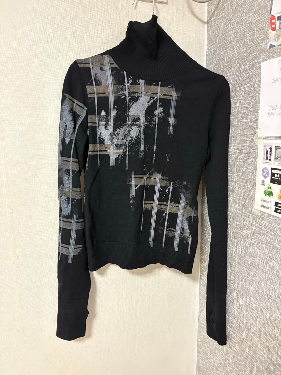 (0size) 로딩룸 블랙 패턴 목폴라 롱슬리브 상품이미지1