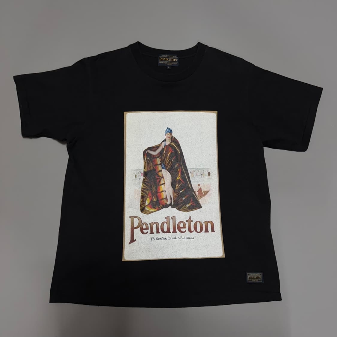 팬들턴(PENDLETON) 블랙컬러 프론트 빅 프린팅 코튼 크루넥 반팔 상품이미지6