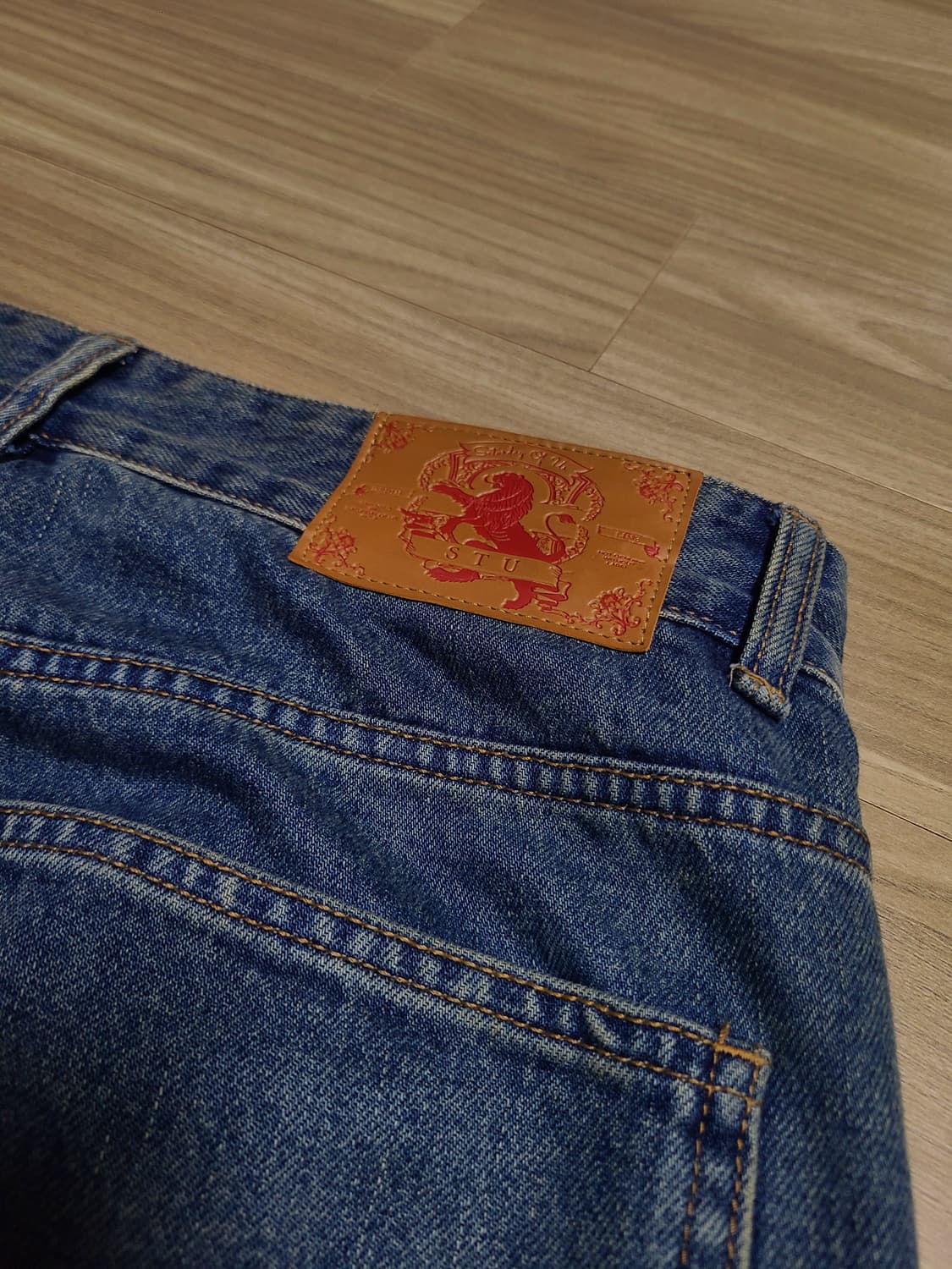 [S]STU 22FW 브러쉬 워시드 데님 팬츠 샌드 인디고 상품이미지5