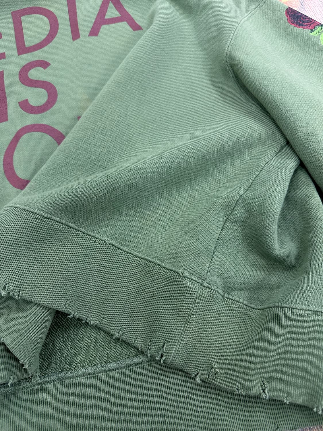 (2)언더커버 미디어이즈갓 맨투맨 카키 상품이미지8