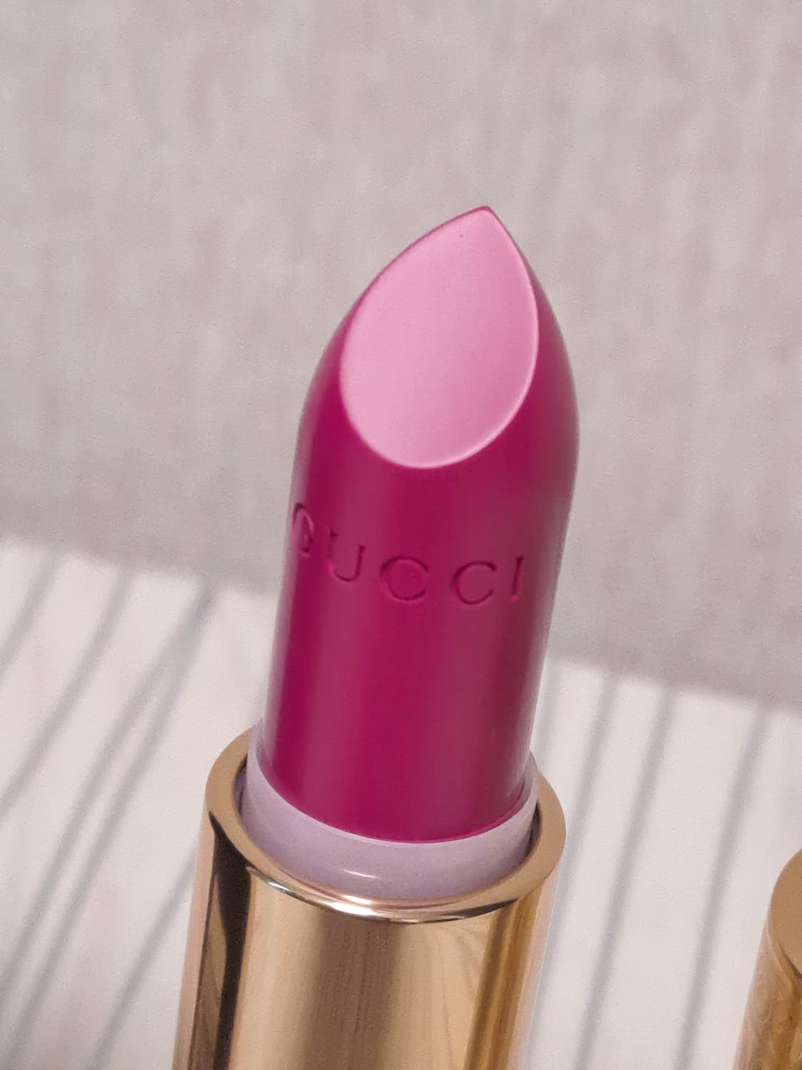 구찌 핫핑크 립스틱 402호 상품이미지2