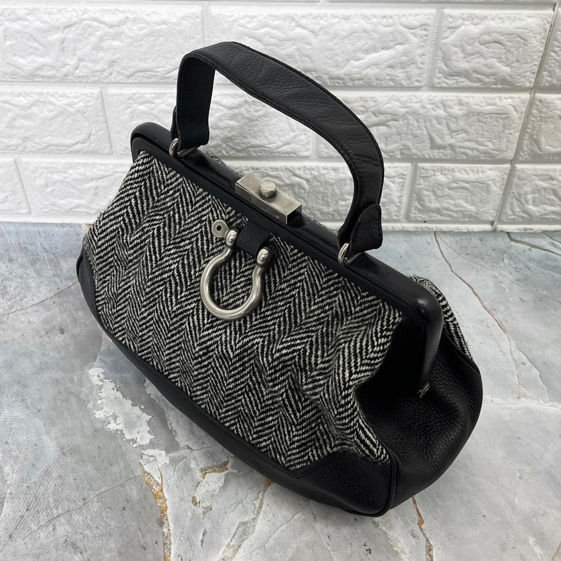 Burberry Vintage Leather Herringbone Tot 상품이미지2