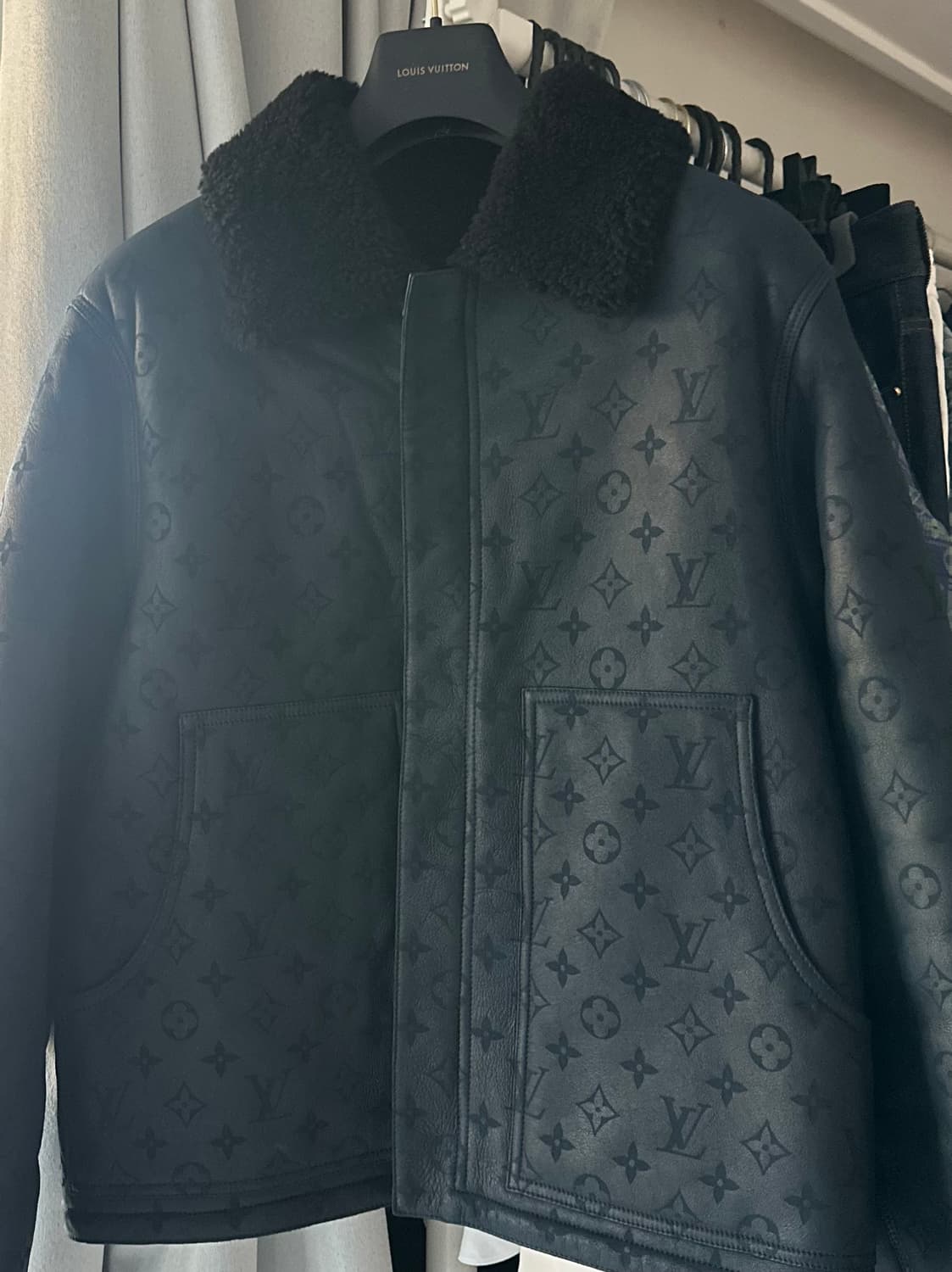 [54사이즈] 루이비통 시어링 자켓 무스탕 네이비 상품이미지3