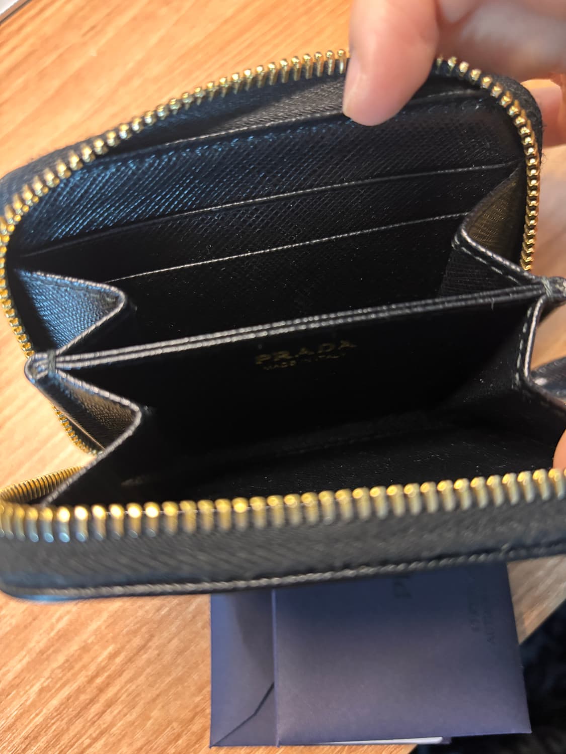 프라다 사피아노 로고 블랙 지퍼 반지갑 상품이미지5