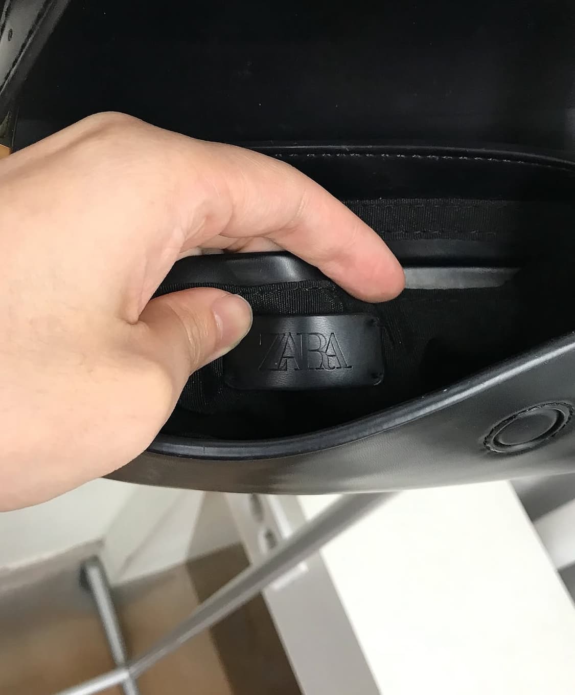 자라 레더 블랙 숄더백 가방 상품이미지8