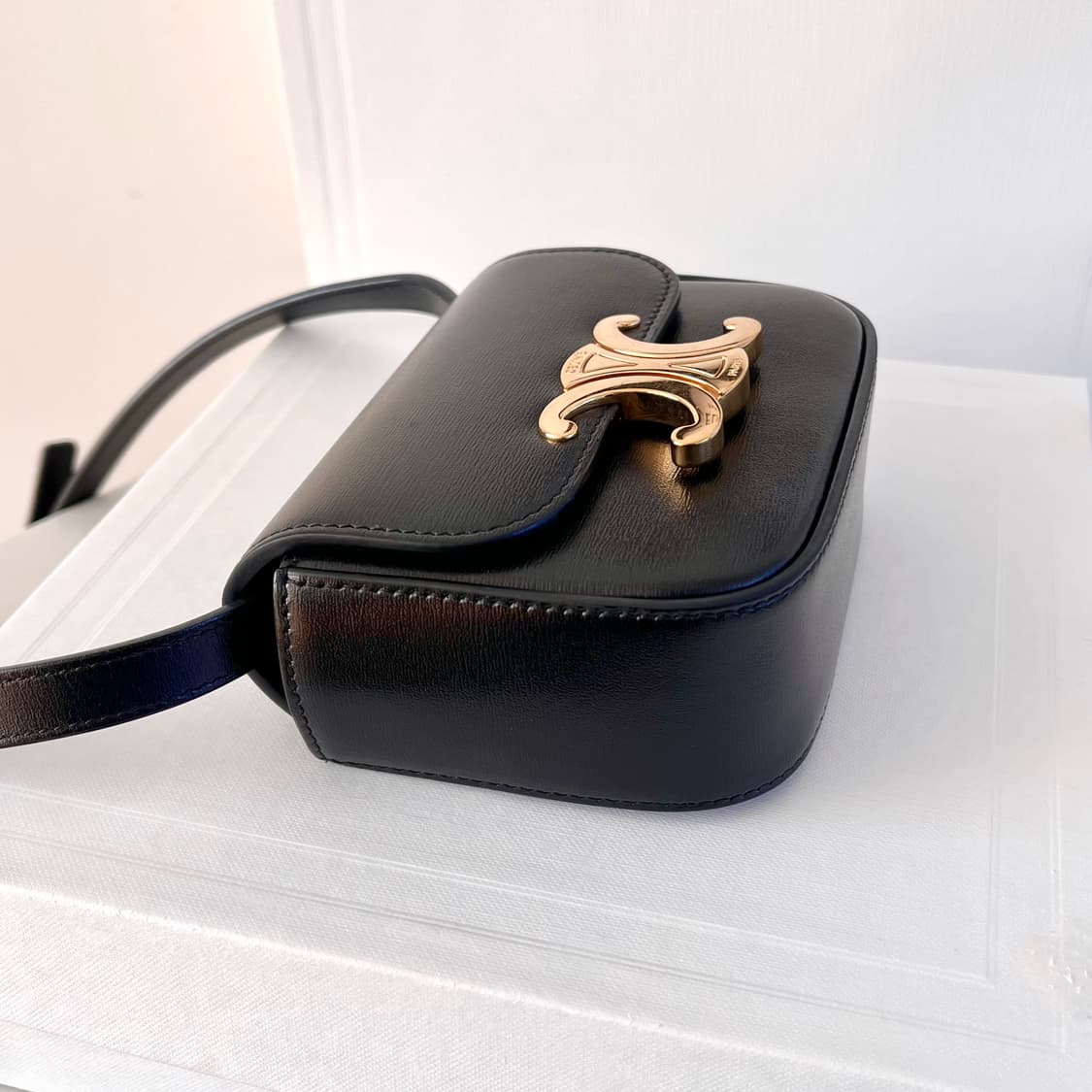 [S급/정품] 셀린느 미니 클로드 샤이니 블랙 크로스백 가방 상품이미지8