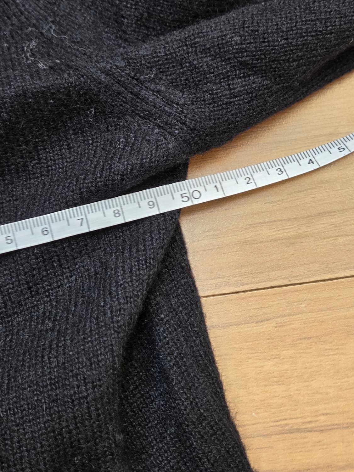 PURECASHMERE NYC 검정색 니트, L사이즈입니다. 팔 부분에  상품이미지7