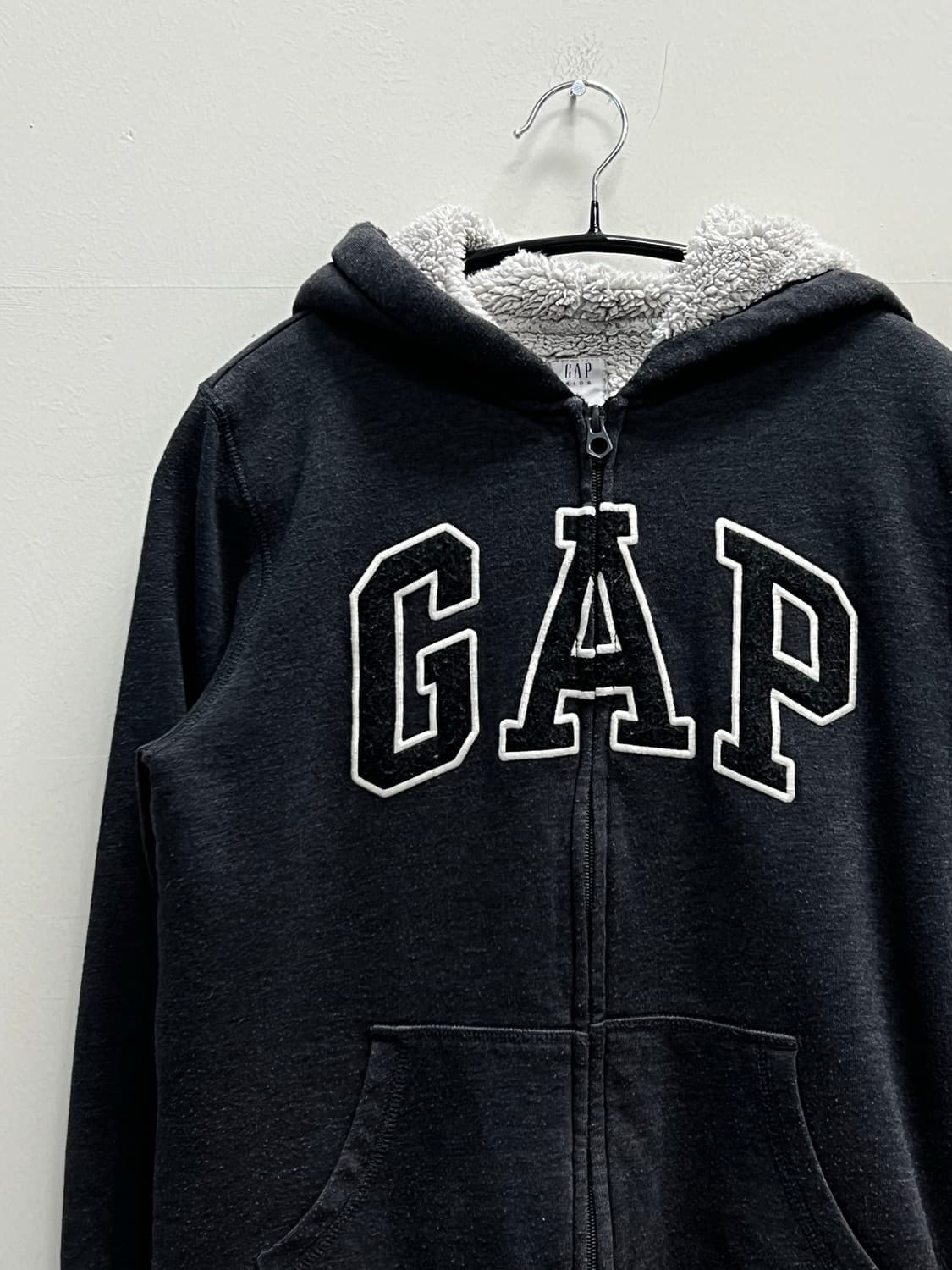 (L) GAP 키즈/우먼스 양털 셰르파 후드 집업 차콜 상품이미지3