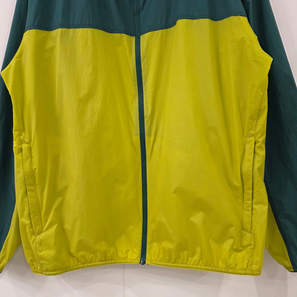 JPN 유니클로 바람막이 후드점퍼 상품이미지3