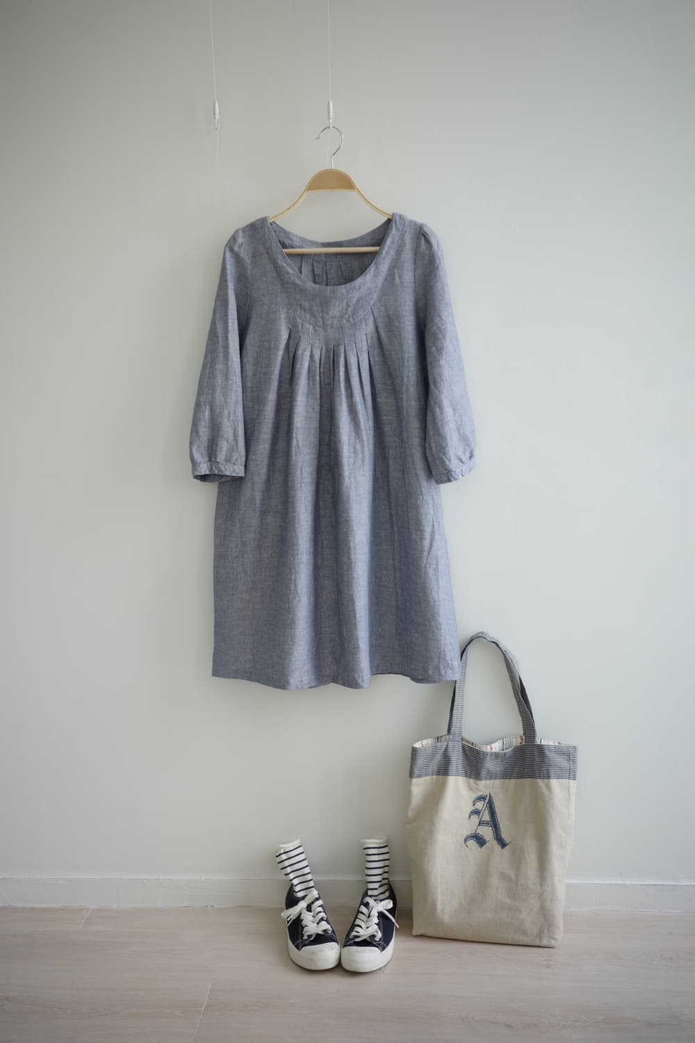 ROUX-BRIQUE 
• 네이비 선염 린넨 핀턱 원피스 상품이미지1