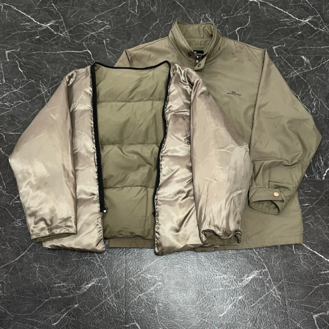 발렌시아가 하이 넥로고 점퍼자켓 (분리 합체 가능) 상품이미지2