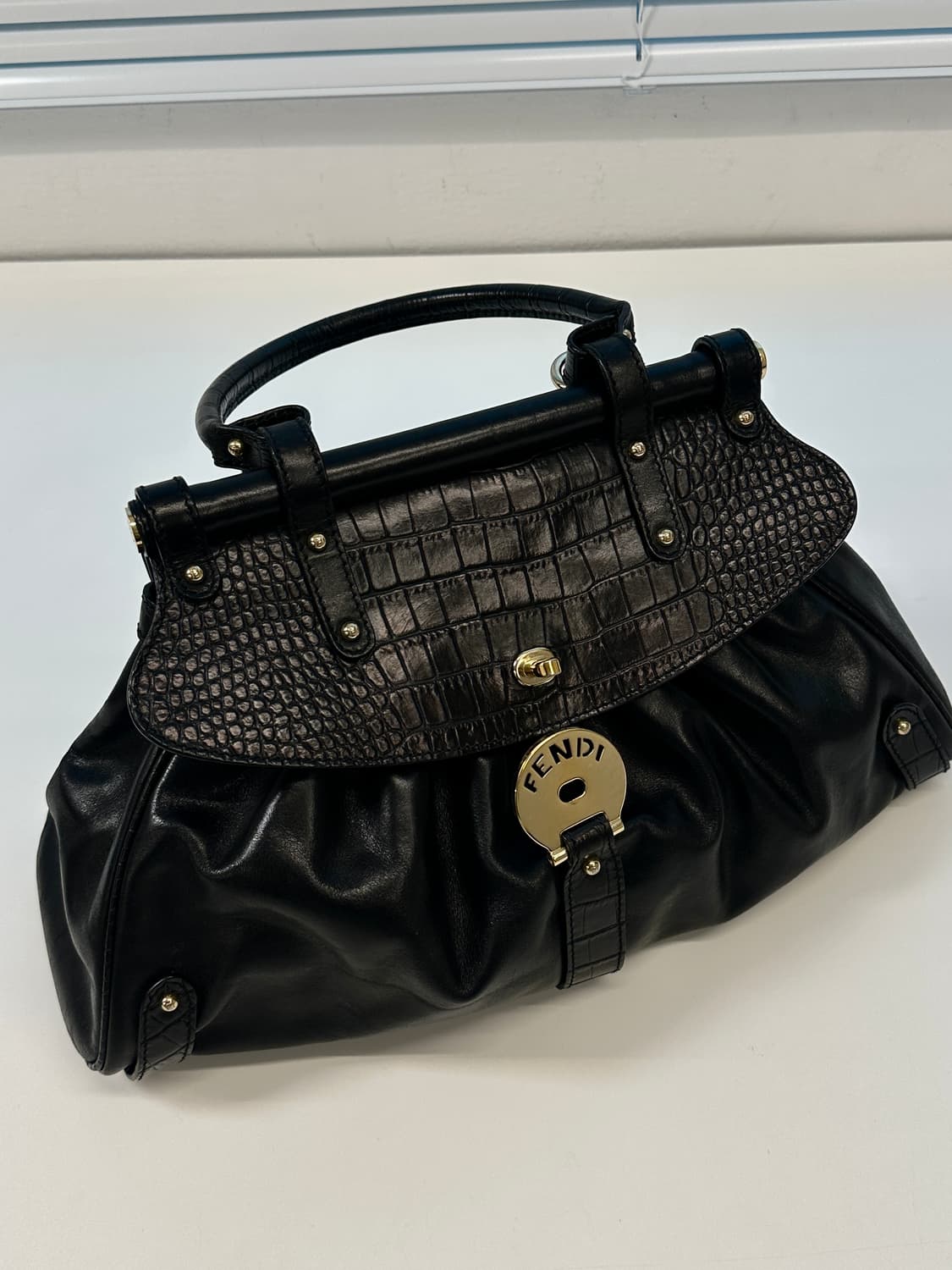 펜디 카프스킨 토트백 os 상품이미지1