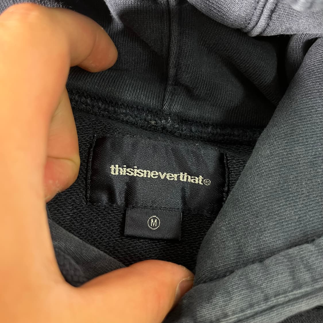 100 디스이즈네버댓 빅로고 네이비 맨투맨 상품이미지3