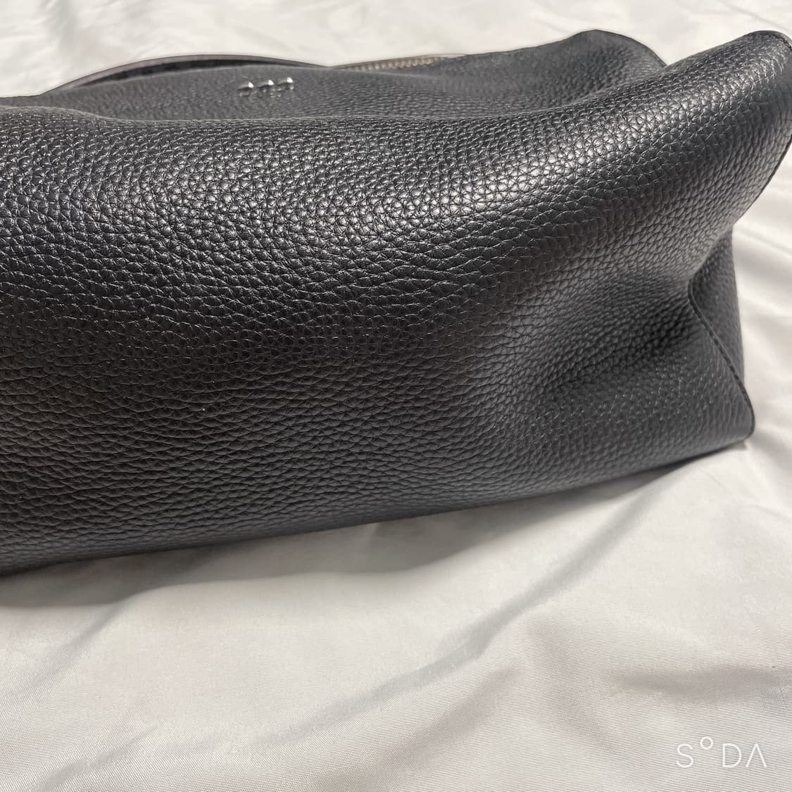 펜디 블랙 가죽 토트백 상품이미지3