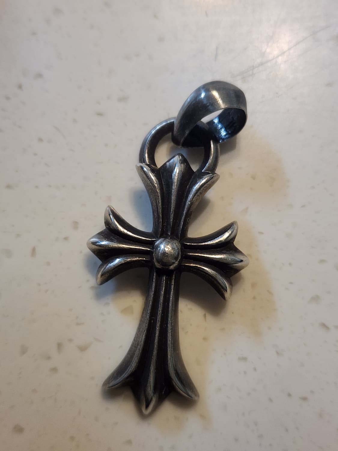 크롬하츠 스몰 크로스 베일 팬던트 상품이미지1