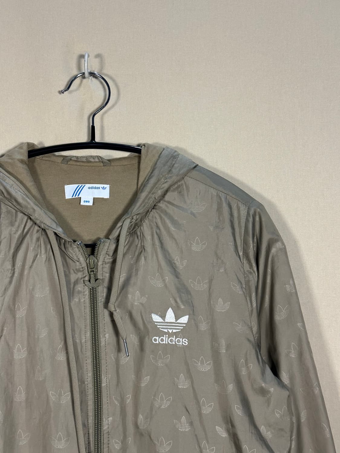 아디다스 올드스쿨 카키올리브 대장 바람막이 처분  상품이미지2