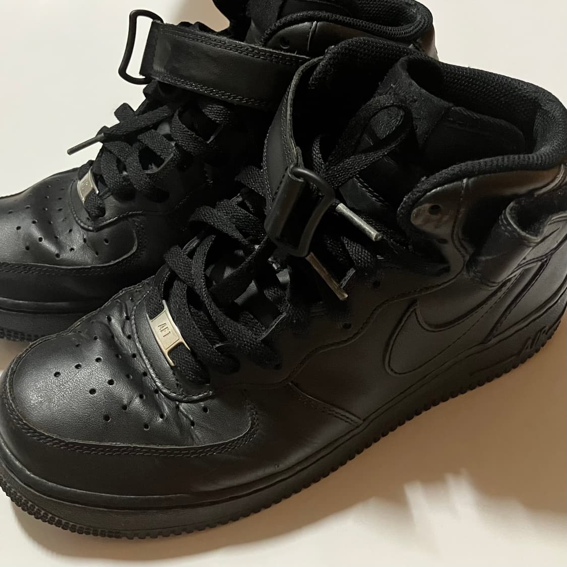 에어포스 1 미드 트리플블랙 260 상품이미지1