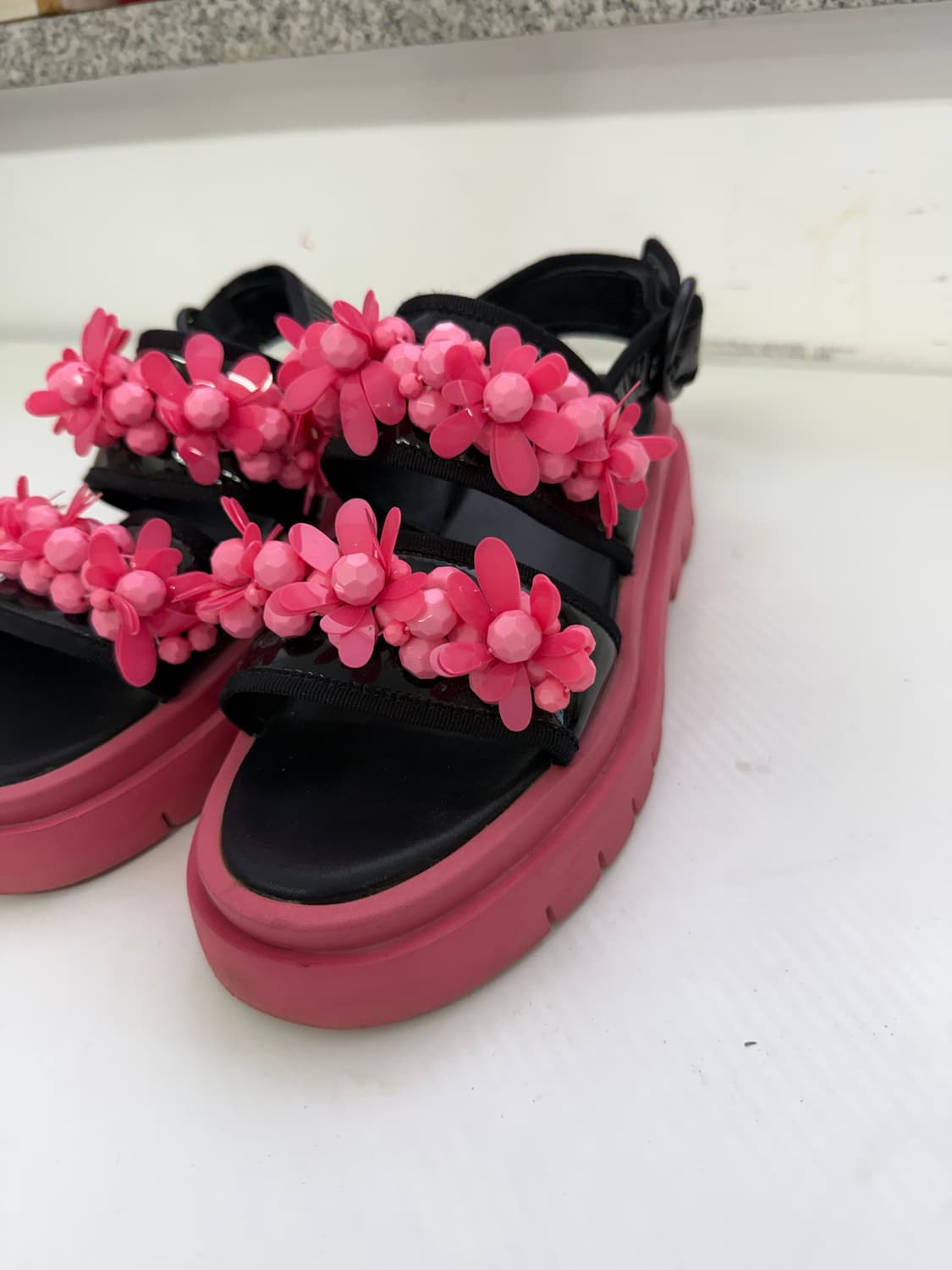 정품) 슈콤마보니 플랫폼 핑크 꽃 장식 샌들 350 상품이미지2