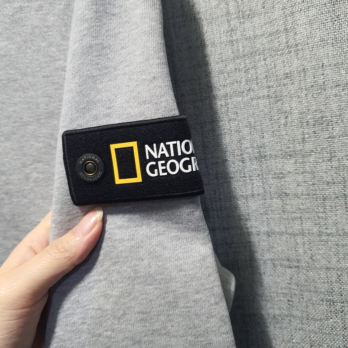 내셔널지오그래픽 기모 와펜 맨투맨 티셔츠 회색  상품이미지3