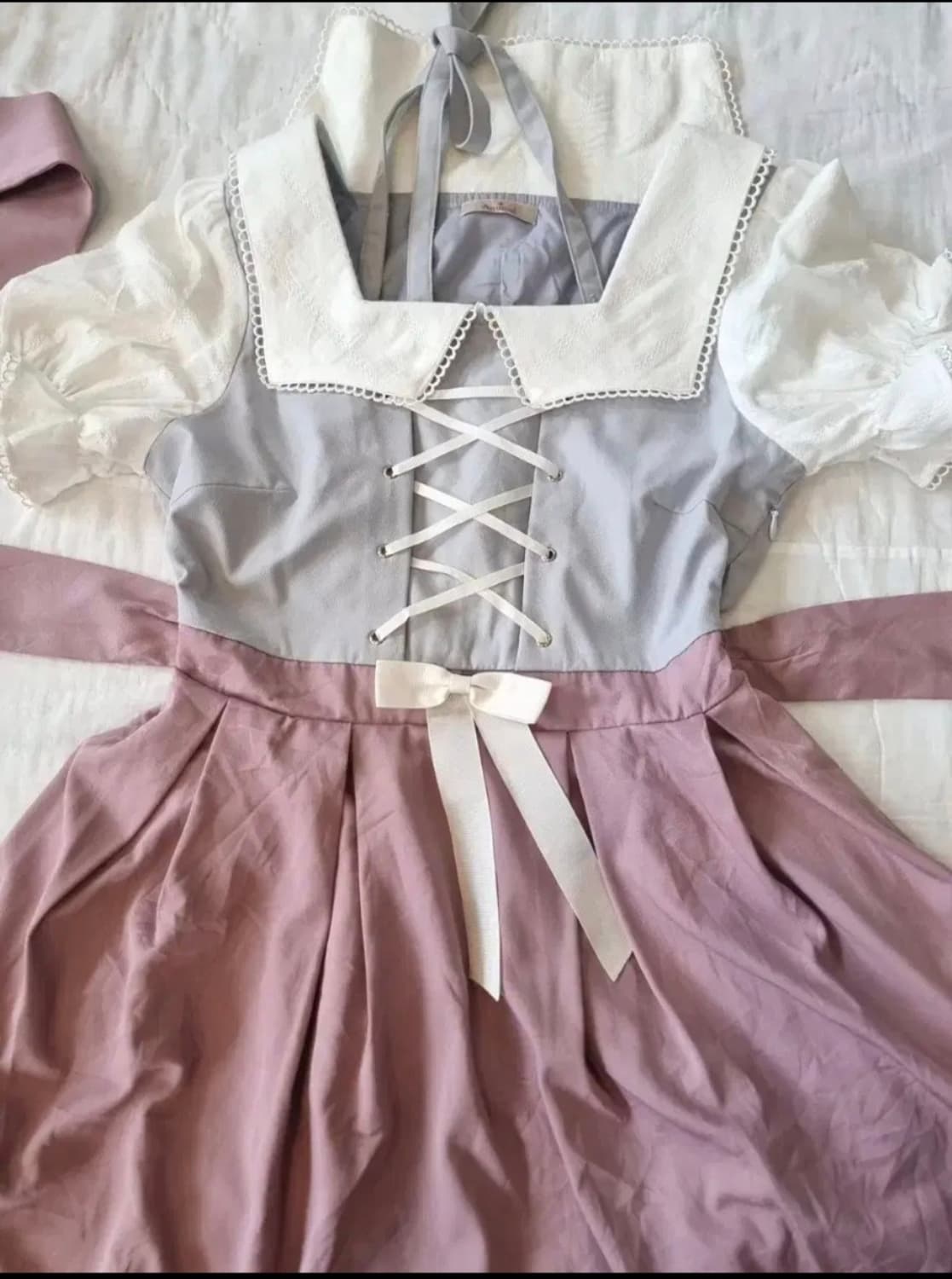 Amavel 아마벨 튤립 자수 레이스업 원피스 상품이미지2