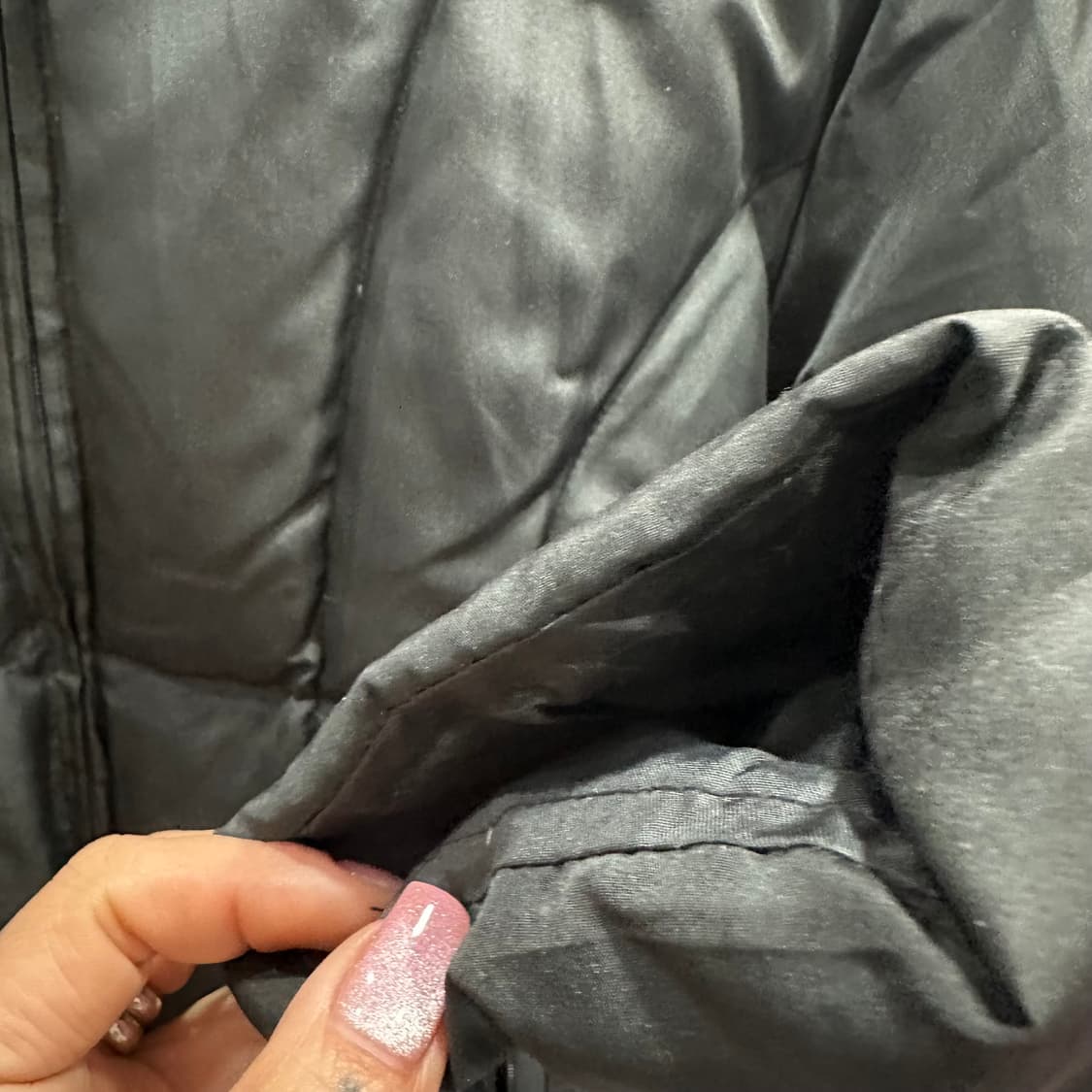 DKNY 블랙 덕다운 숏 푸퍼 패딩M 상품이미지4