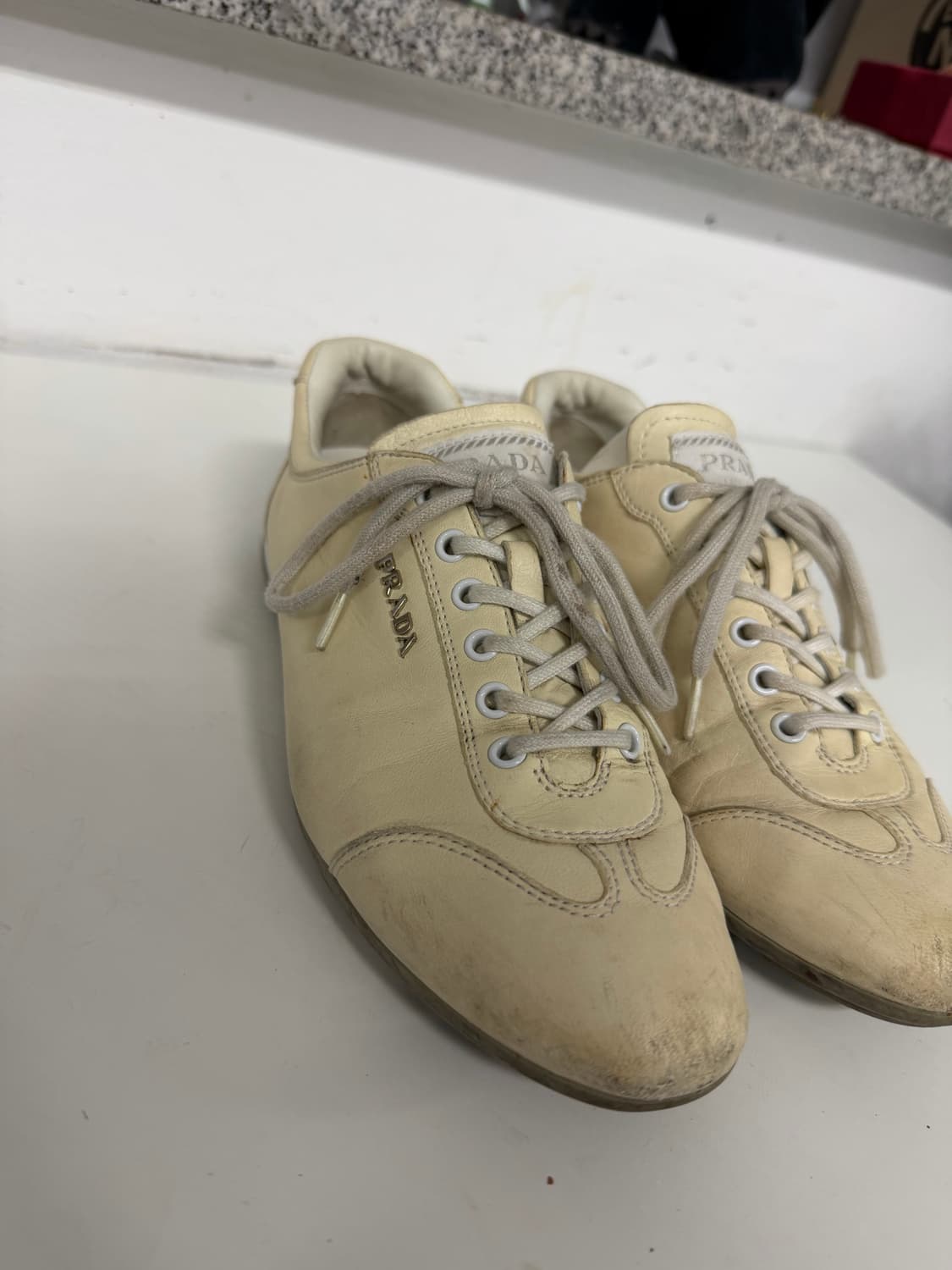 정품) 프라다 여성 아이보리 스니커즈 36 상품이미지3