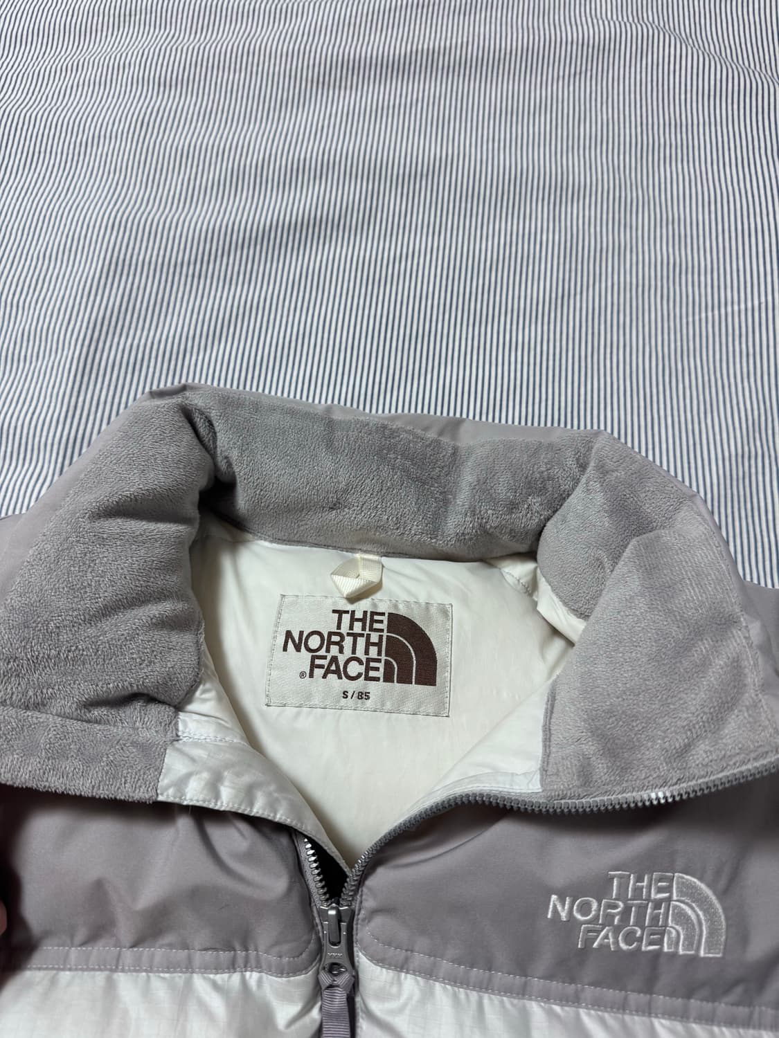 W 노스페이스 화이트라벨 노벨티 눕시 다운 자켓 아이스 그레이 상품이미지6