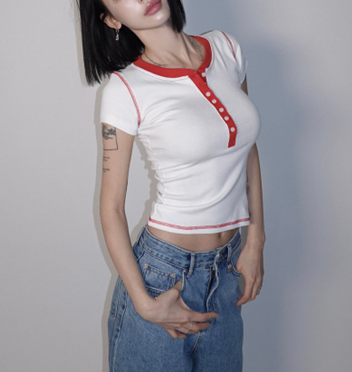  페일제이드 컬러 스티치 버튼 티 상품이미지1