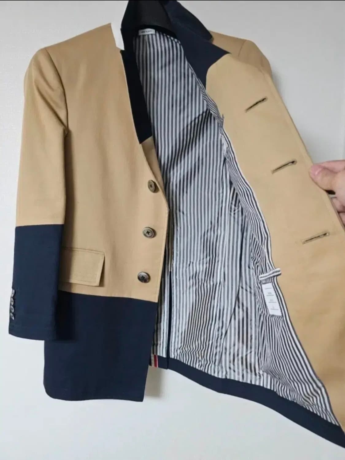 톰브라운 블레이져 배색 코트(100/정품) 상품이미지3