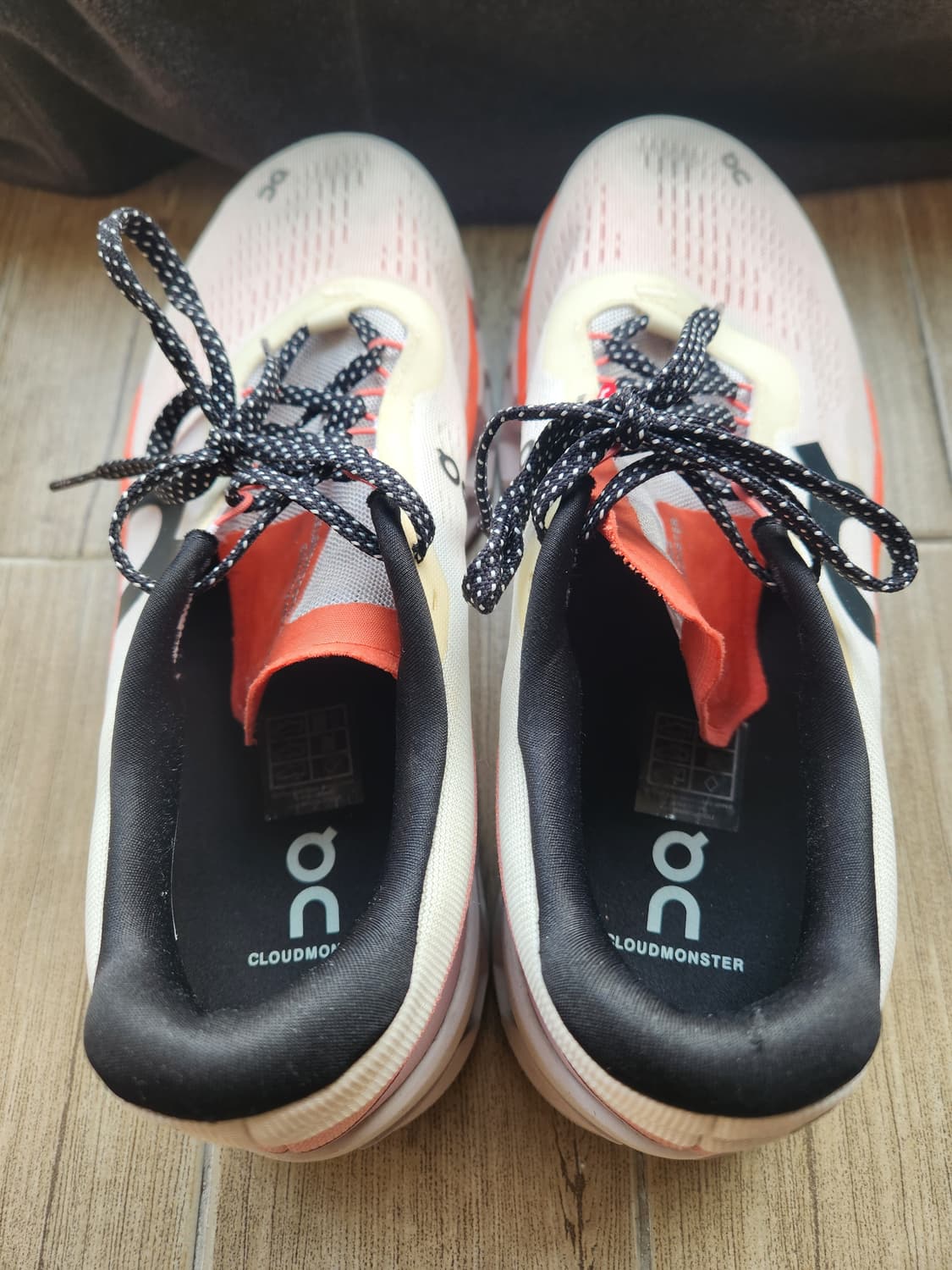 온 러닝(On Running) 클라우드몬스터2 화이트 플레임 (265) 상품이미지3