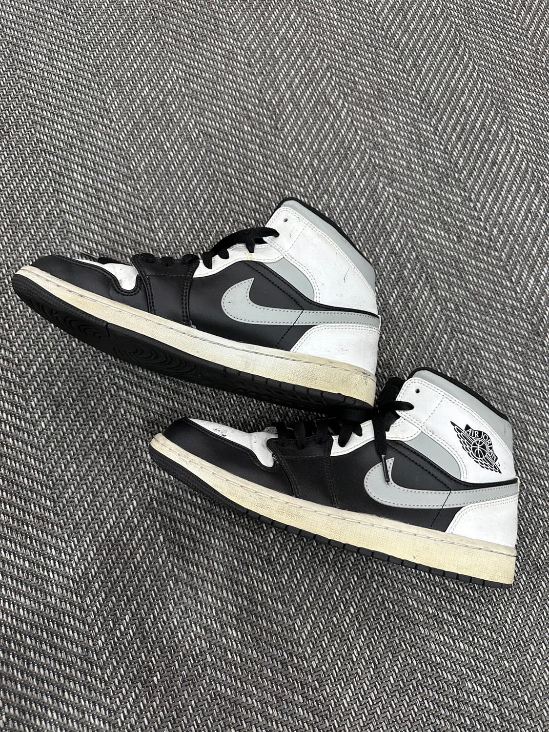 나이키 에어조던1 미드 상품이미지1