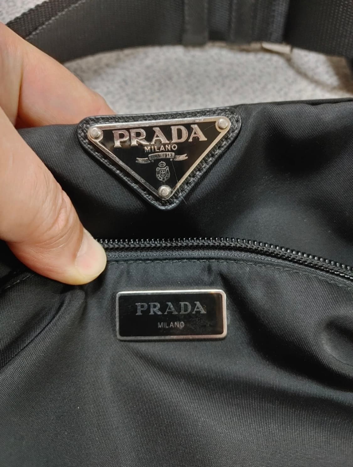 [L] 프라다 테수토 나일론 바이커백 크로스백 블랙 라지 2VH994 상품이미지9