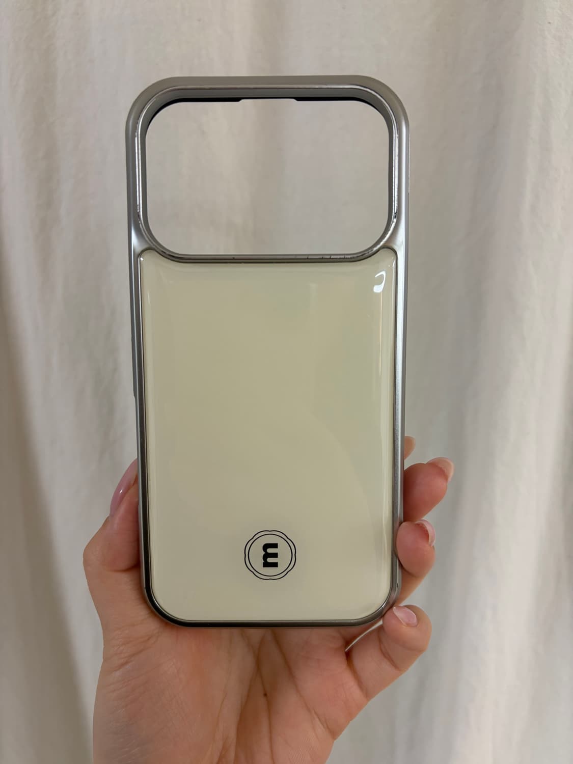 미닛뮤트 실버 에폭시 아이폰 17프로 케이스 (버터) 상품이미지3