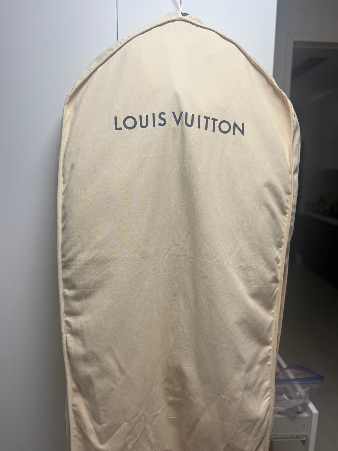 루이비통 모노그램 베이지 패딩자켓 24FW 상품이미지6