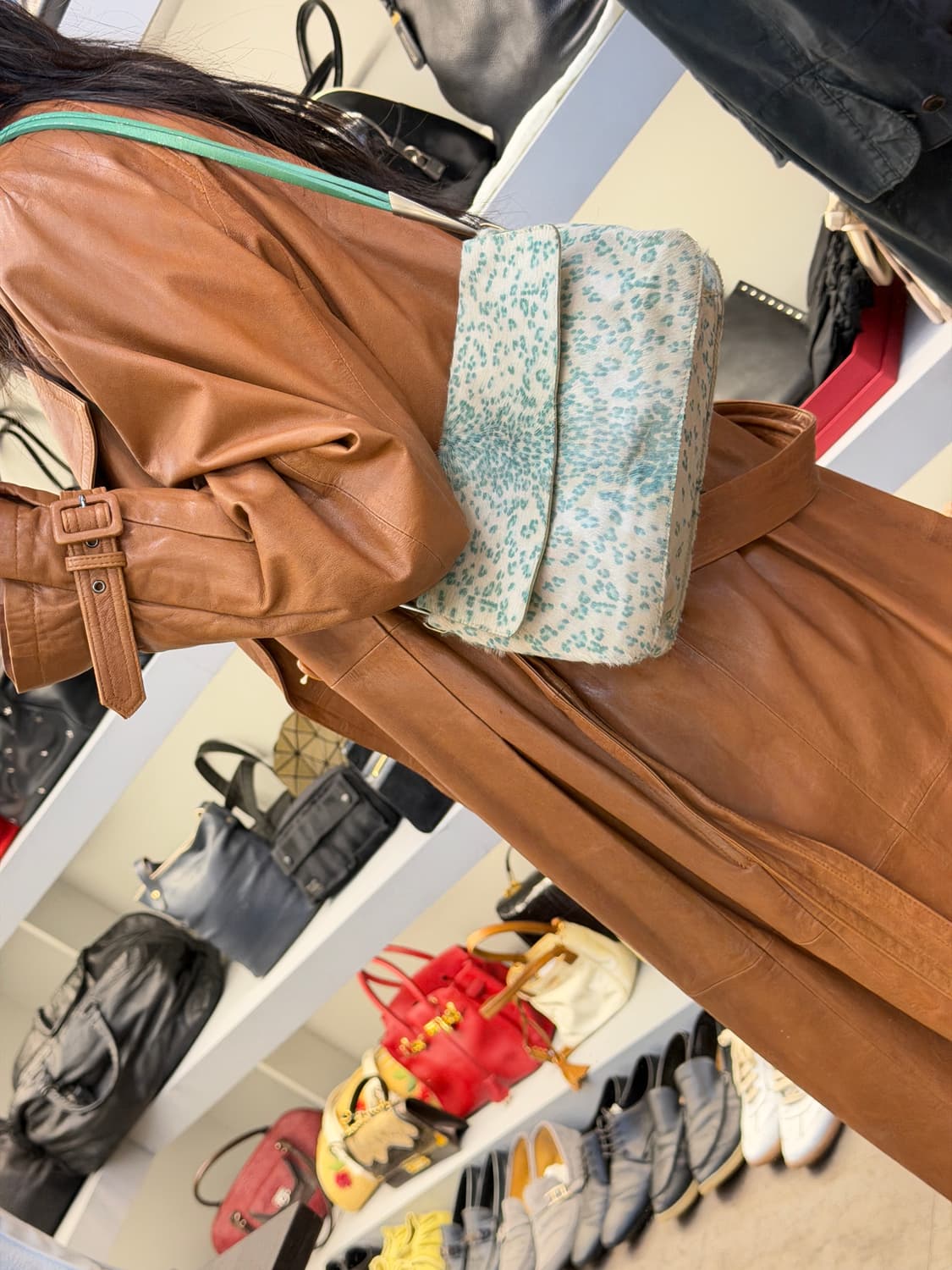 보테가베네타 레오파드 송치 플랩 숄더백 상품이미지2